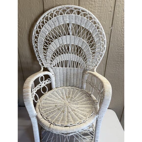 Vintage Children's Wicker Peacock Chair 29”Tall White Sturdy Chair Rare Find - Picture 4 of 7